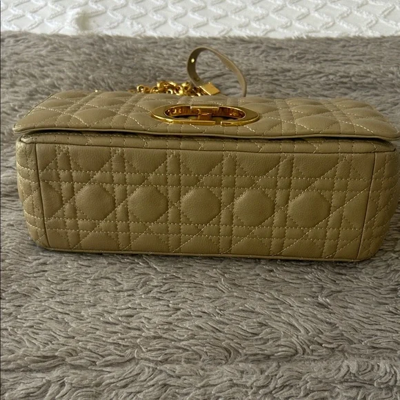Elegant Taupe Quilted Shoulder Bag - Picture 6 of 9